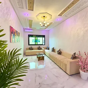 - Alhambra شقة